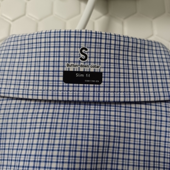 NEW! Uniqlo button down shirt - Picture 6 of 7